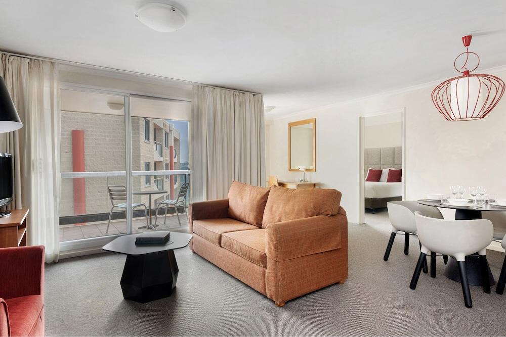 Mantra On Northbourne Aparthotel Canberra Bagian luar foto