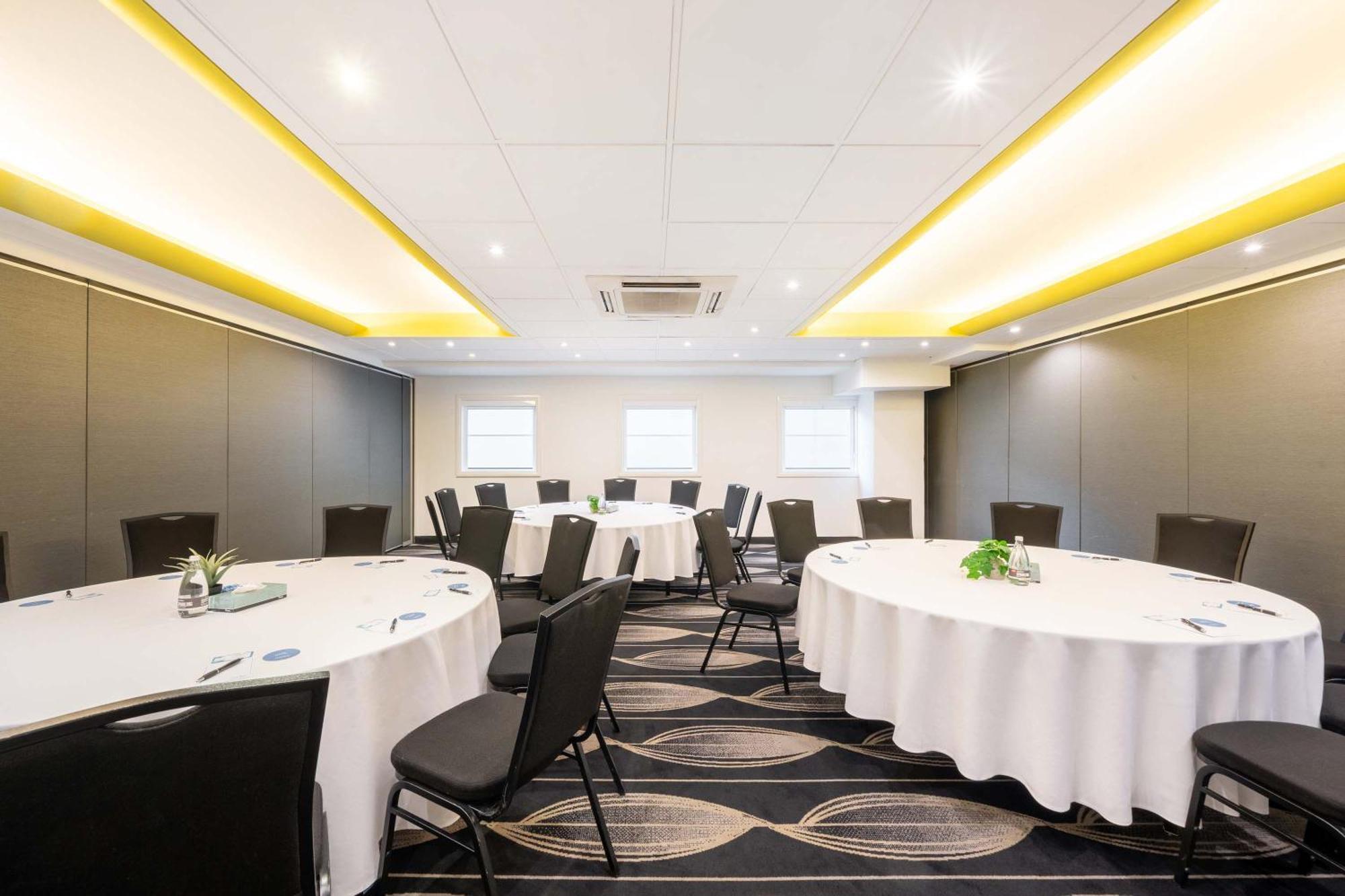 Mantra On Northbourne Aparthotel Canberra Bagian luar foto