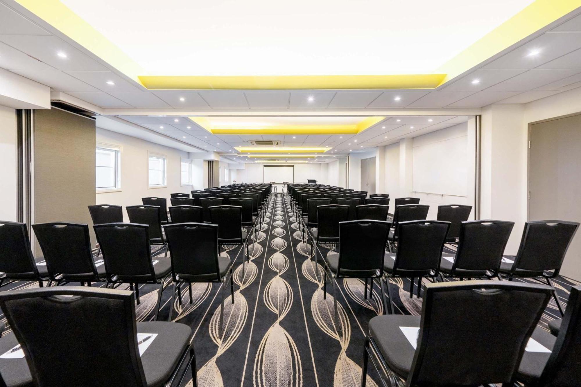 Mantra On Northbourne Aparthotel Canberra Bagian luar foto