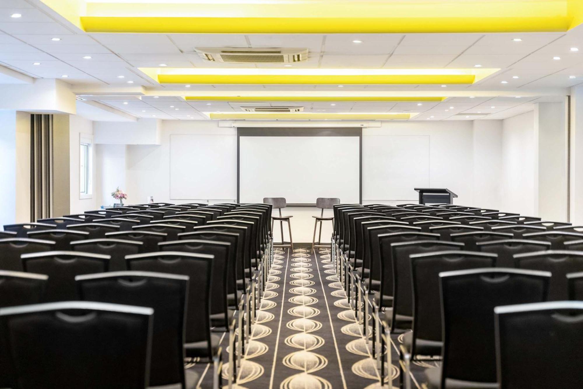 Mantra On Northbourne Aparthotel Canberra Bagian luar foto