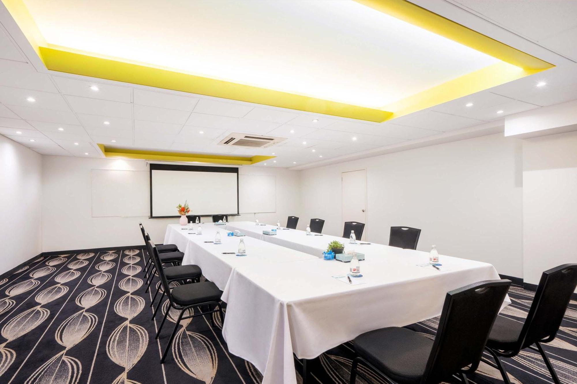 Mantra On Northbourne Aparthotel Canberra Bagian luar foto