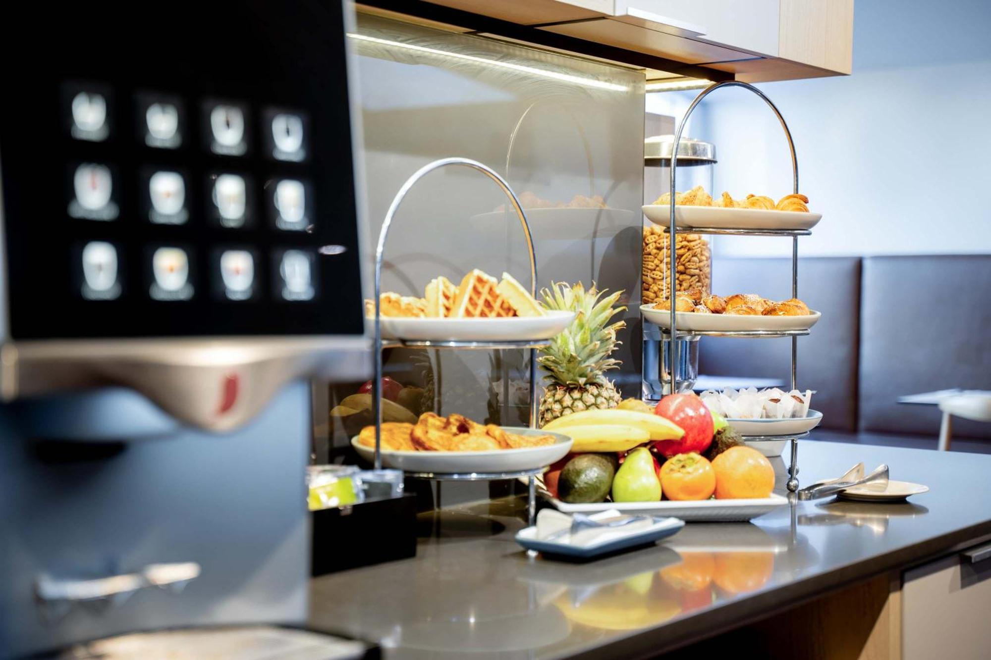 Mantra On Northbourne Aparthotel Canberra Bagian luar foto