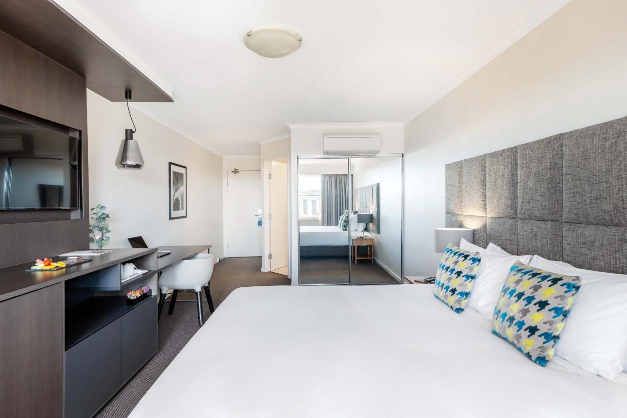 Mantra On Northbourne Aparthotel Canberra Bagian luar foto