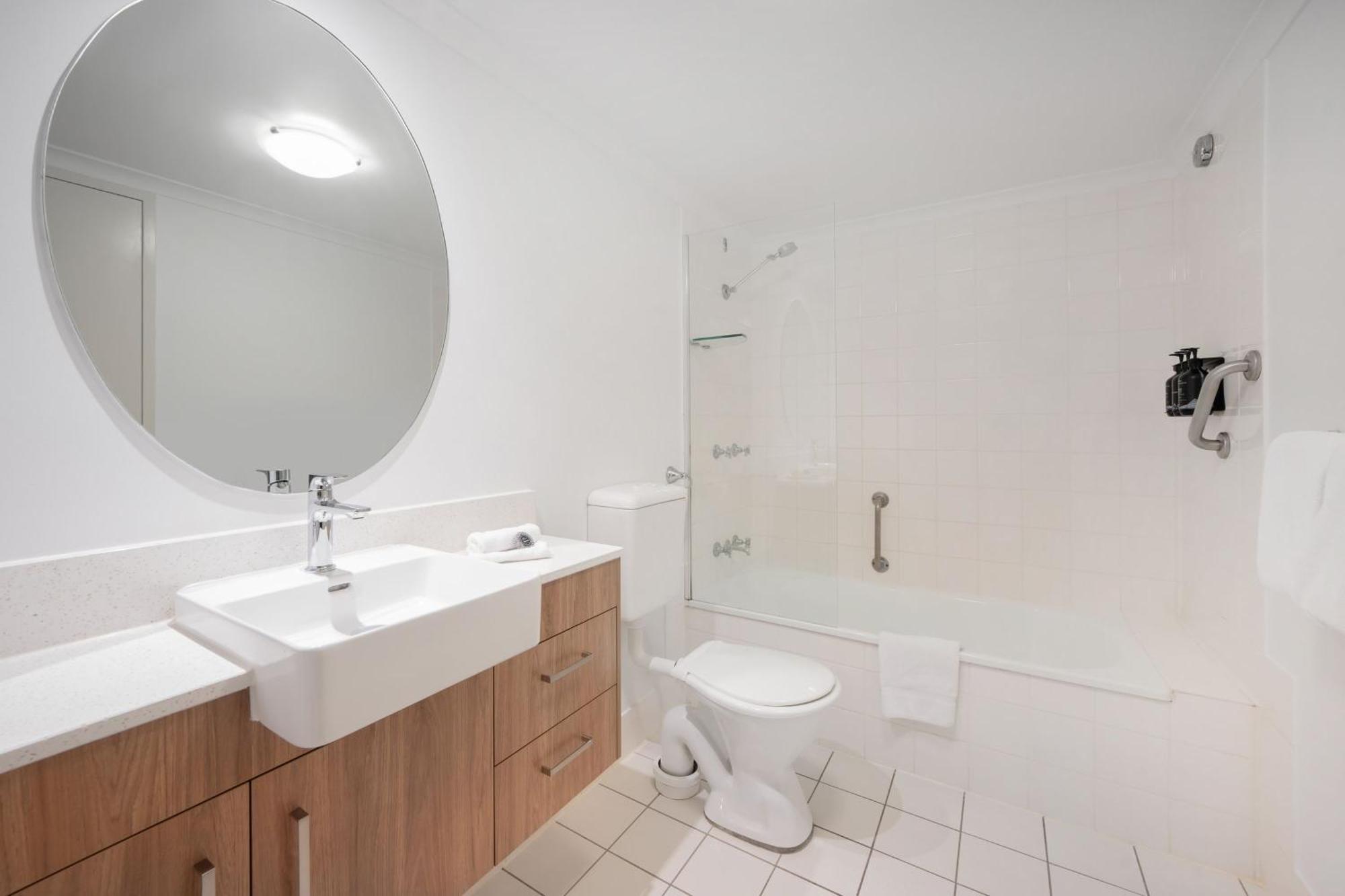 Mantra On Northbourne Aparthotel Canberra Bagian luar foto