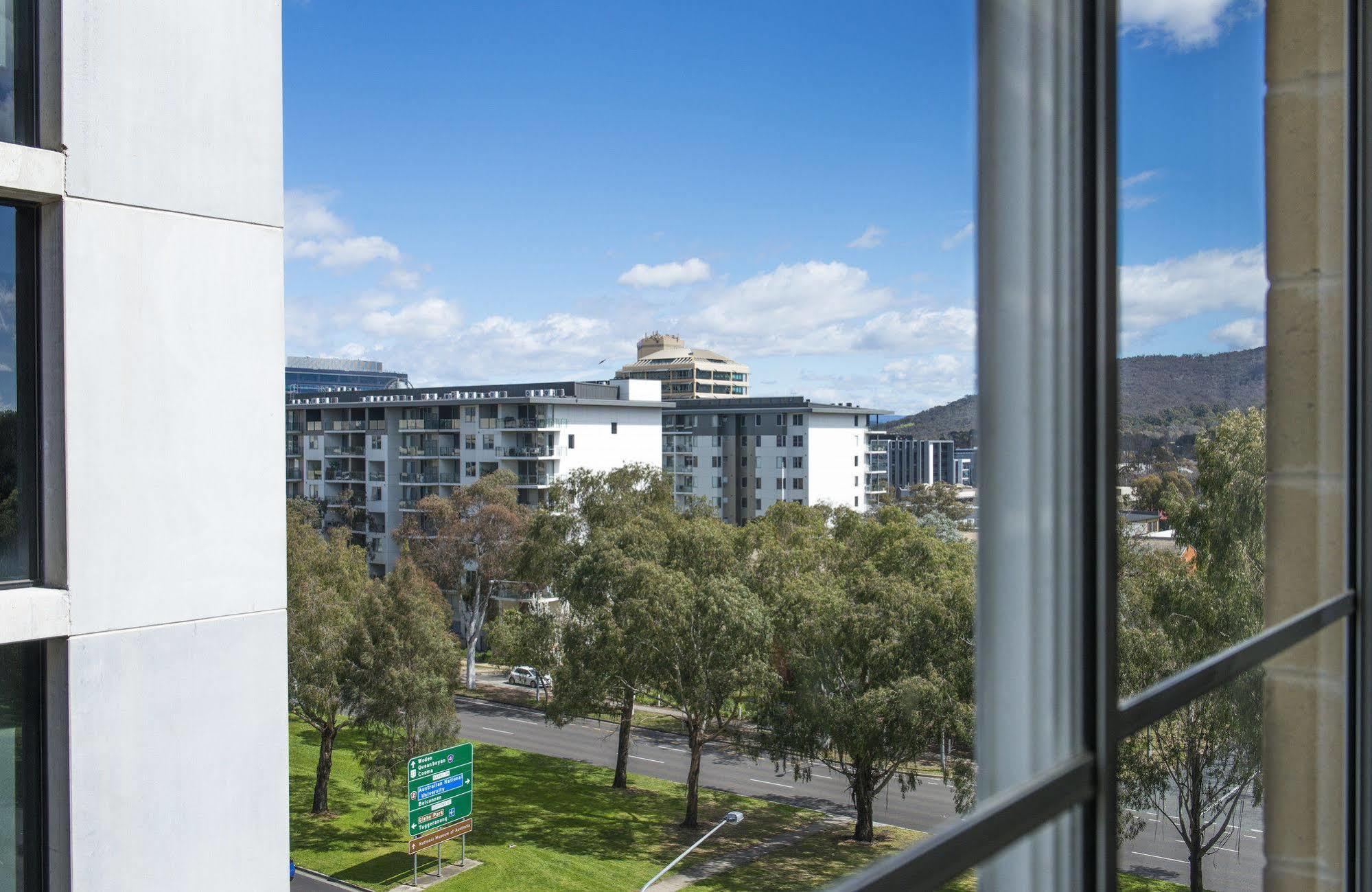 Mantra On Northbourne Aparthotel Canberra Bagian luar foto